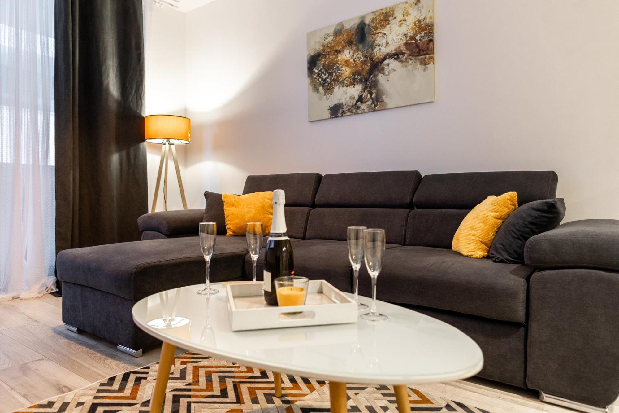 Apartment Ro-ma Center