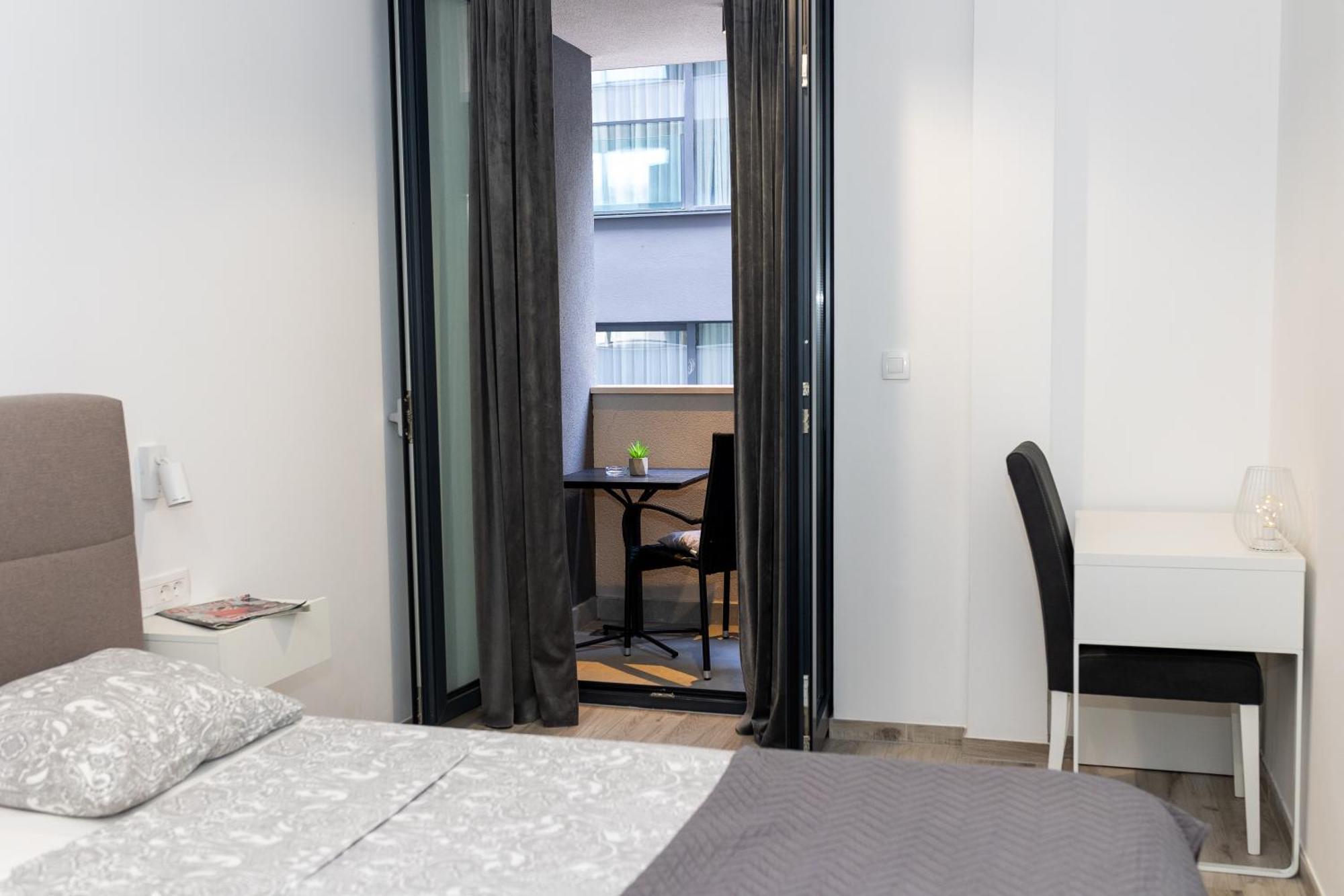 Ro-ma Center Apartment